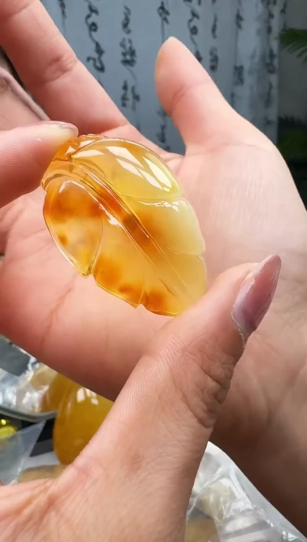 【闪购商品】琥珀裸石未镶嵌挂坠