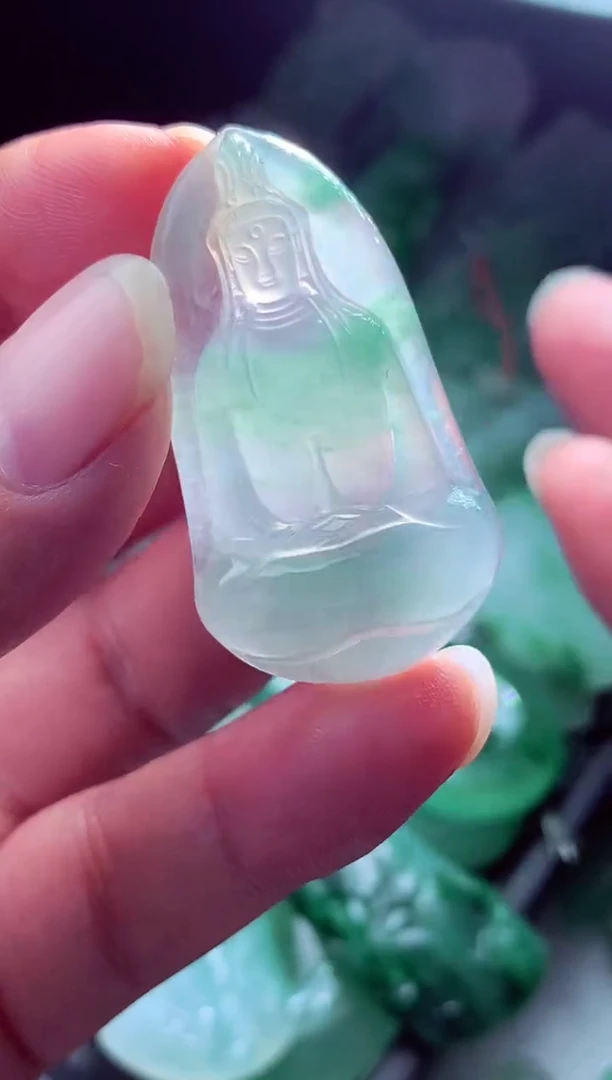 未镶嵌定制翡翠八****?翡翠毛货定制