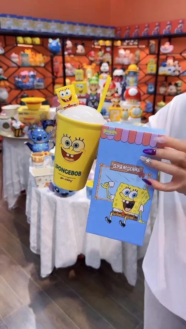 瓷片@@海绵宝宝黄色陶瓷带盖吸管杯