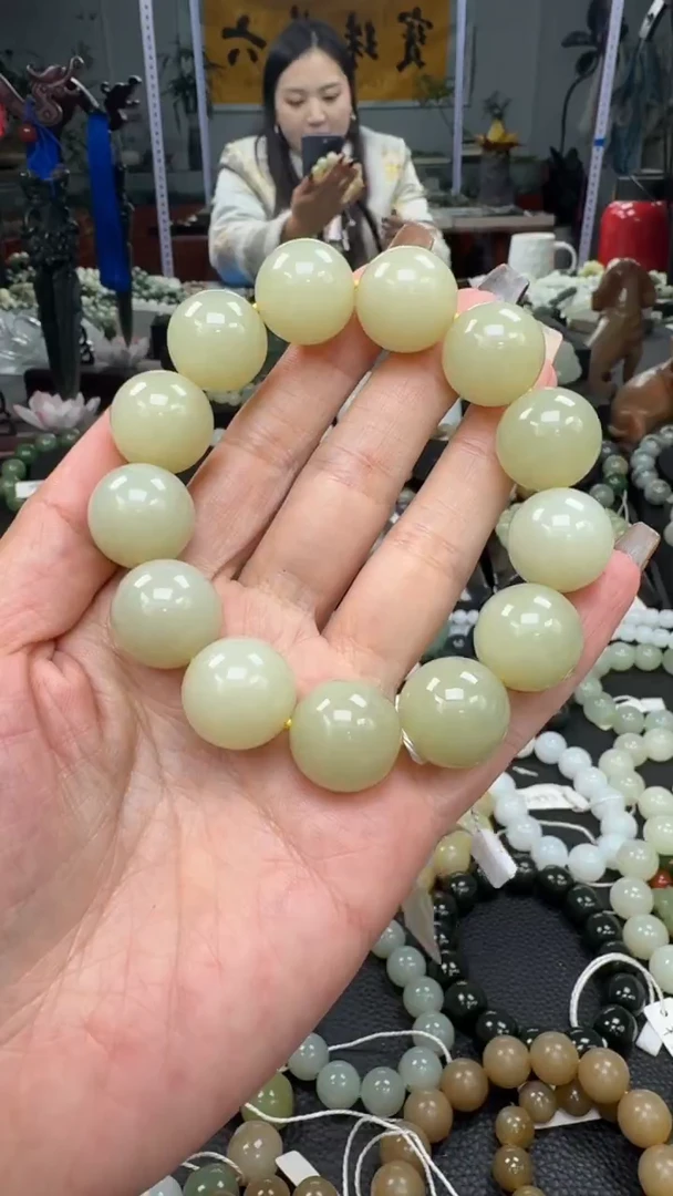 未镶嵌手串和田玉新疆且末奶油黄卡18