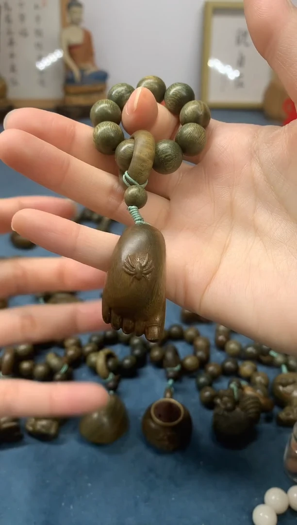 【闪购商品】维腊木（绿檀）把件知足常乐 盘玩件