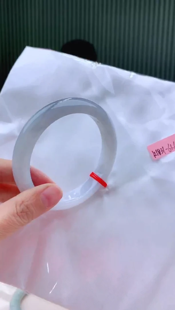 未镶嵌手镯翡翠62+