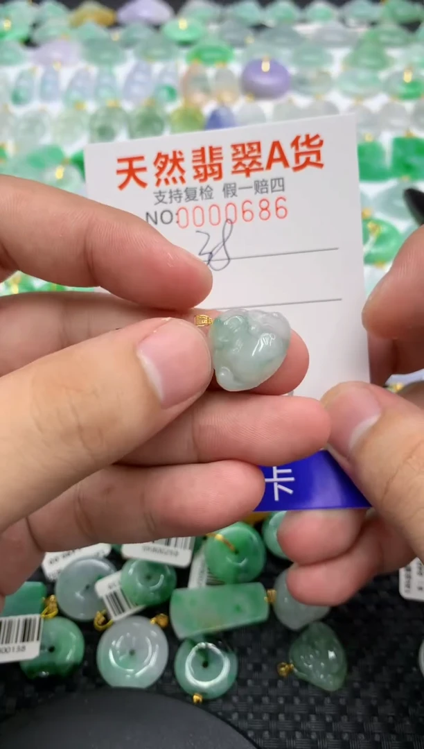 翡翠18K金镶嵌颈饰11111111111