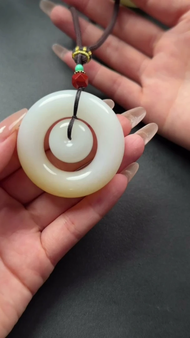 和田玉未镶嵌挂件T***g甜甜圈