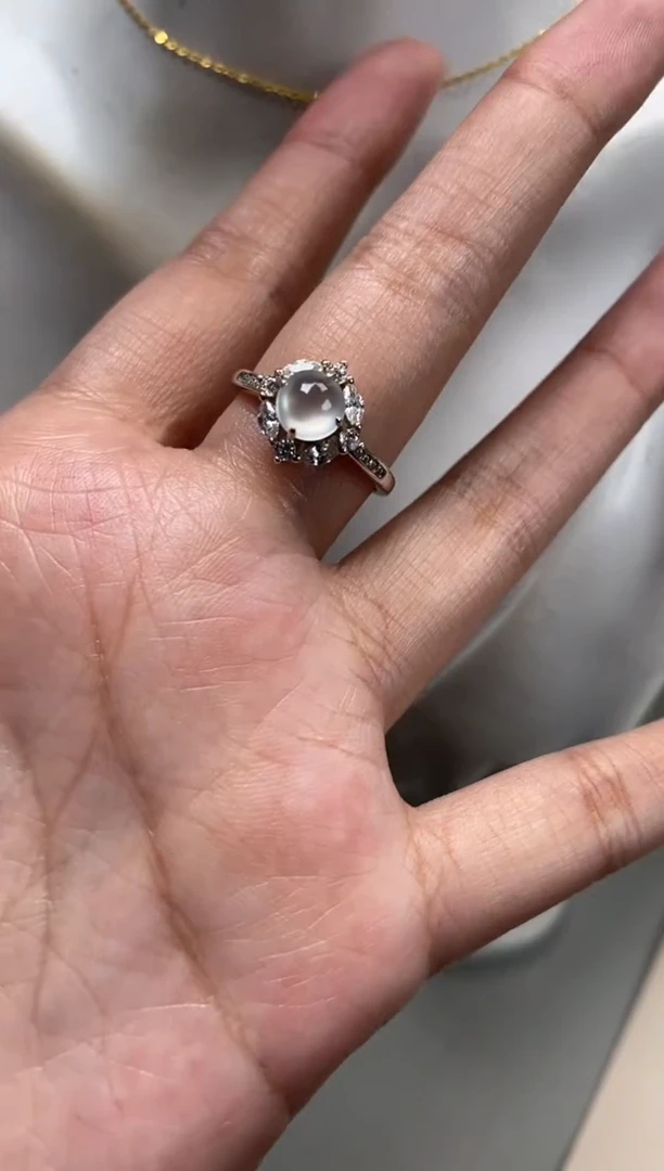 【闪购商品】翡翠颈饰银S925镶嵌翡翠白冰蛋面