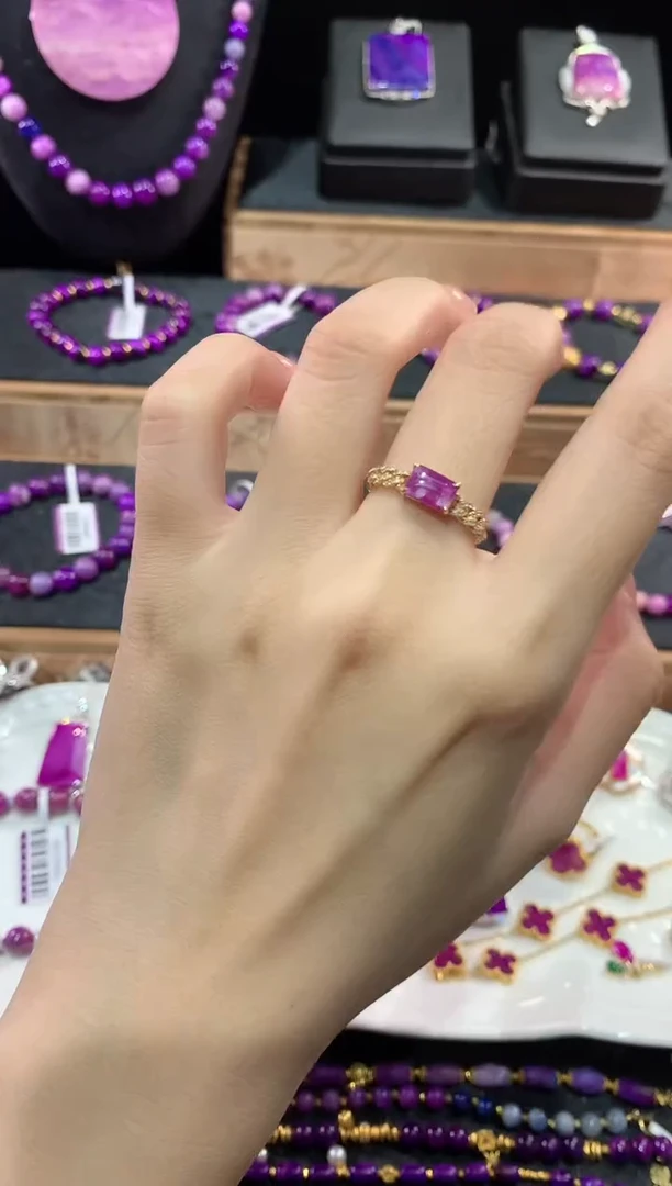 苏纪石（舒俱来）18K金镶嵌.戒指