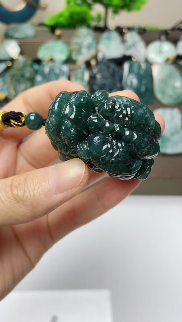 翡翠未镶嵌颈饰