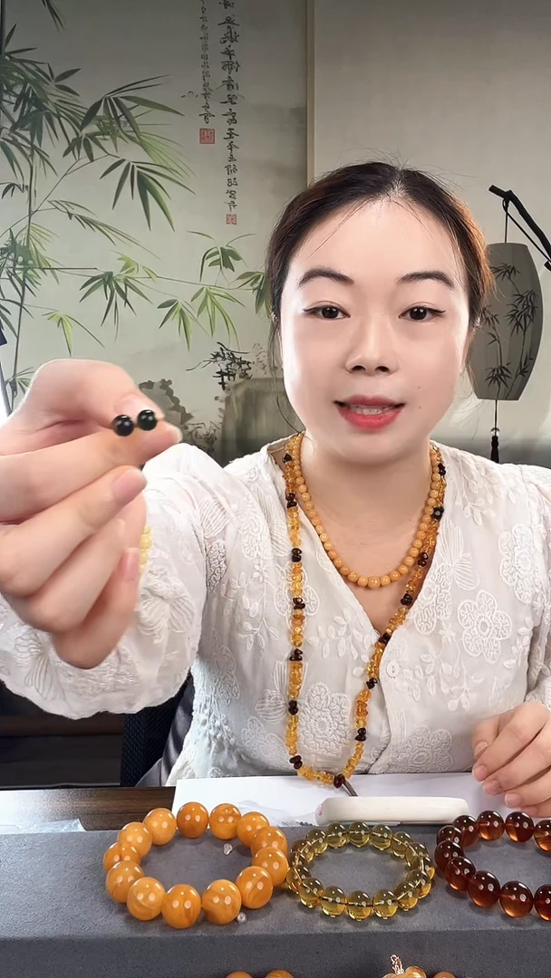 银S925镶嵌琥珀裸石蓝珀耳钉 多样性发其一