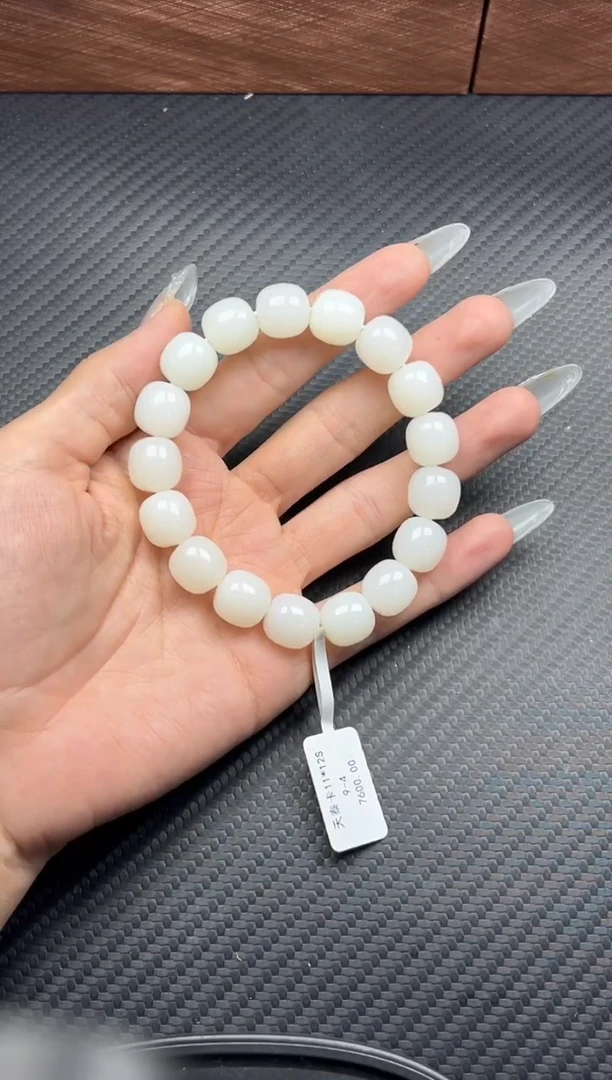 未镶嵌手串和田玉天泰微色差的卡12手串M