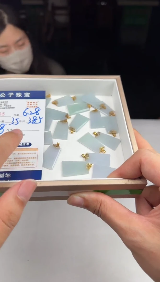 翡翠18K金镶嵌颈饰32735（多样性发货一个）