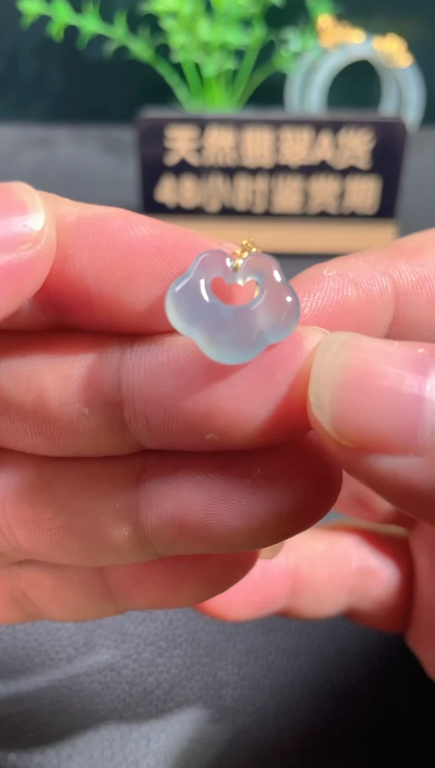 翡翠18K金镶嵌颈饰翡翠