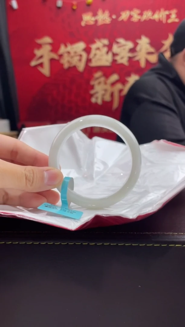 【闪购商品】翡翠手镯未镶嵌24翡翠手镯（微瑕）
