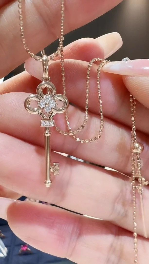 【闪购商品】钻石单吊坠18K金镶嵌钥匙单吊坠不含链