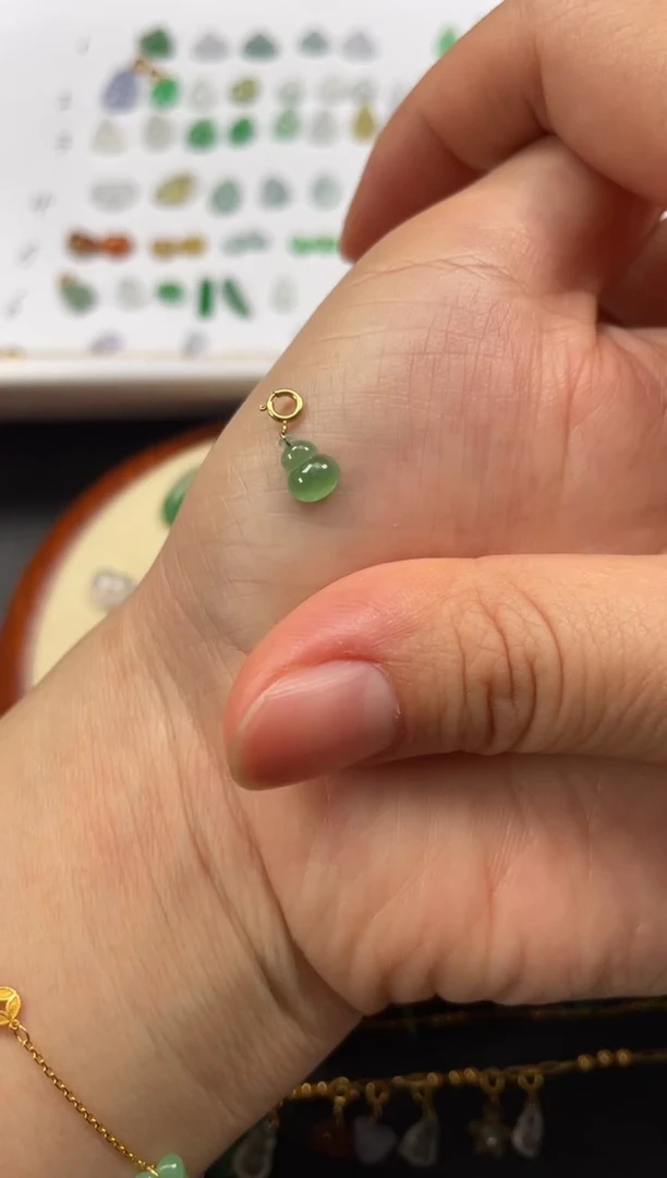 吊坠(不含链)18K金镶嵌翡翠一个JK668