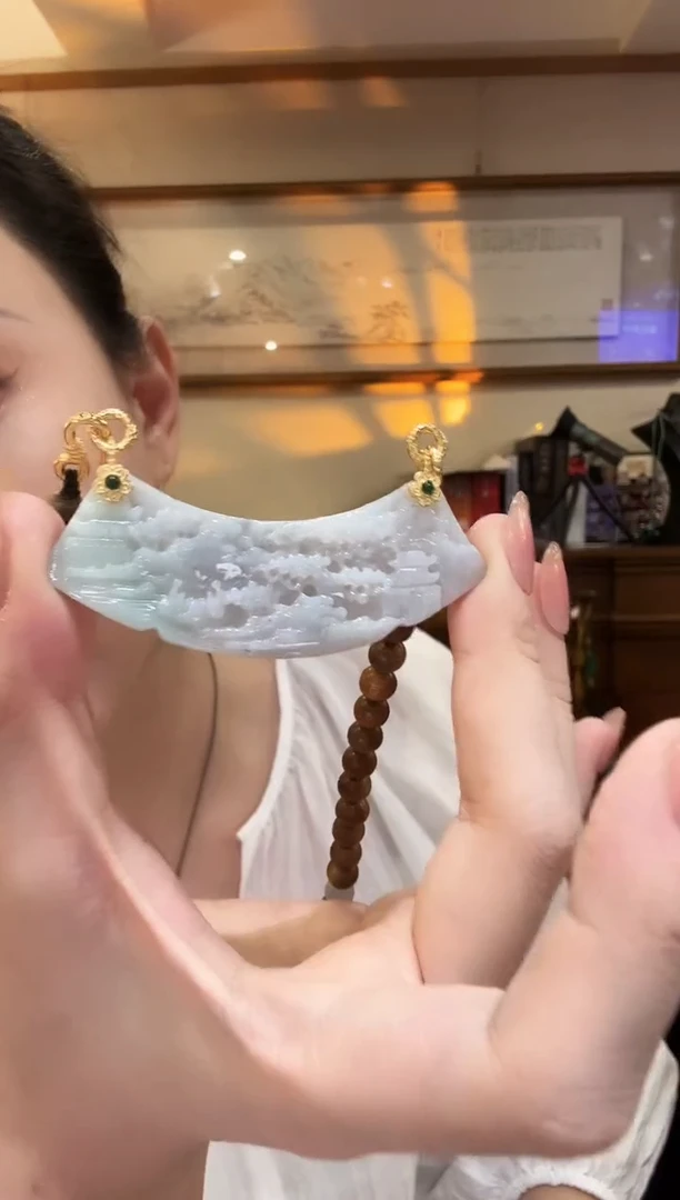 翡翠未镶嵌颈饰国风