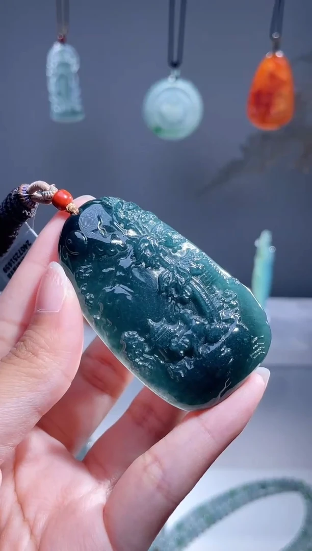 翡翠未镶嵌颈饰山水