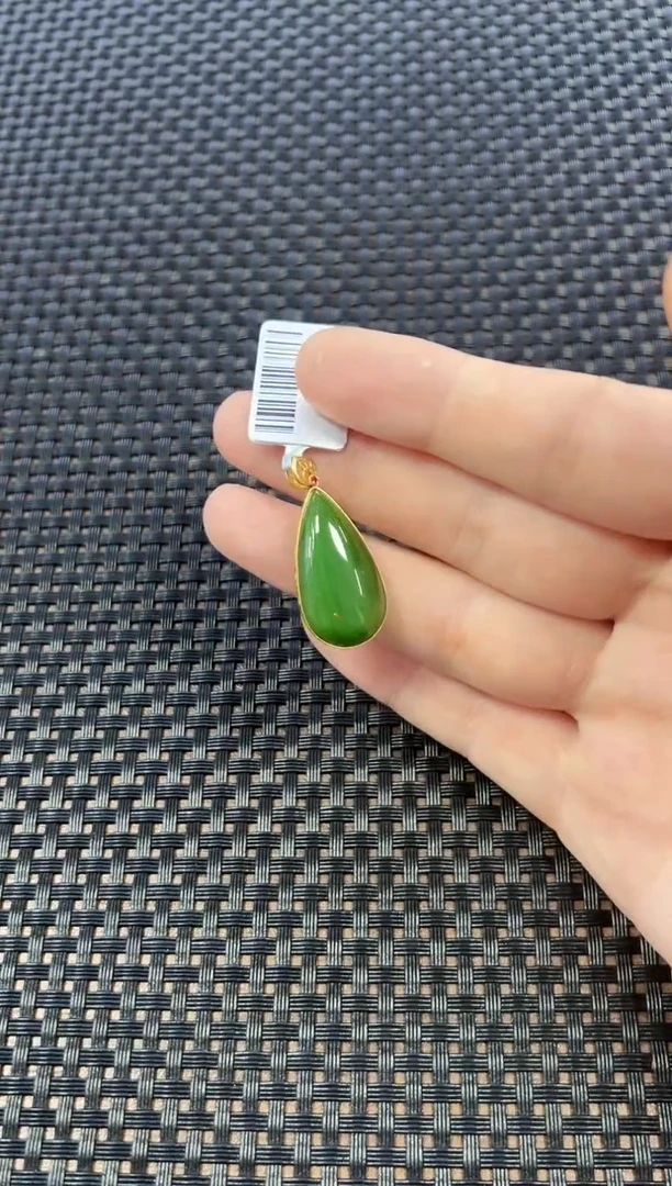 颈饰18K金镶嵌和田玉（多样性发一件）