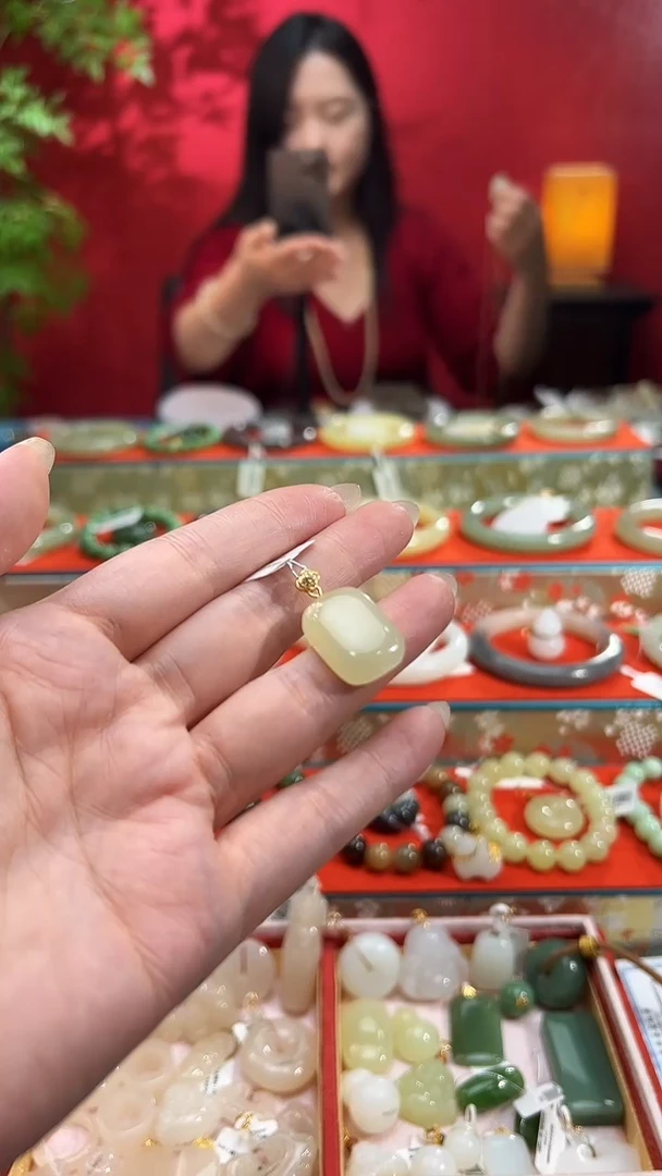 颈饰未镶嵌和田玉黄口无事牌