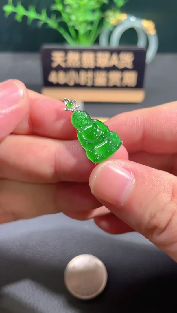 翡翠18K金镶嵌颈饰翡翠