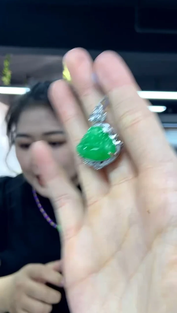 吊坠(不含链)未镶嵌翡翠多样性发其一颜色微差