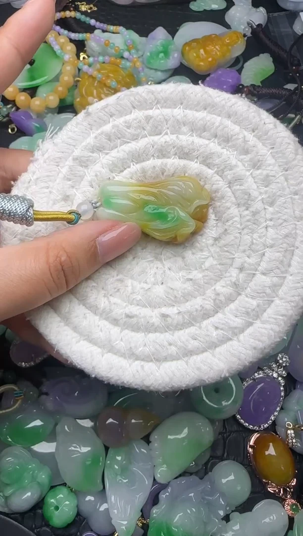 颈饰未镶嵌翡翠缅甸翡翠吊坠