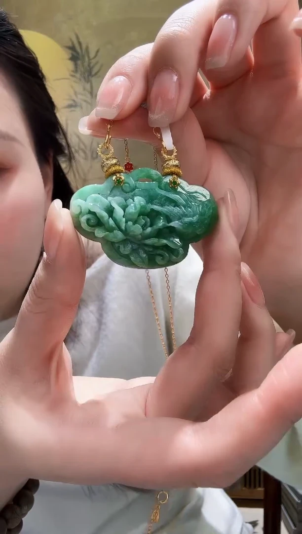 颈饰未镶嵌翡翠吊坠