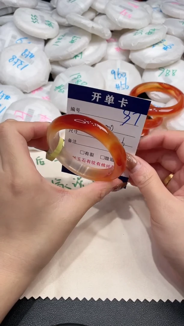 手镯玛瑙/玉髓未镶嵌L****M97