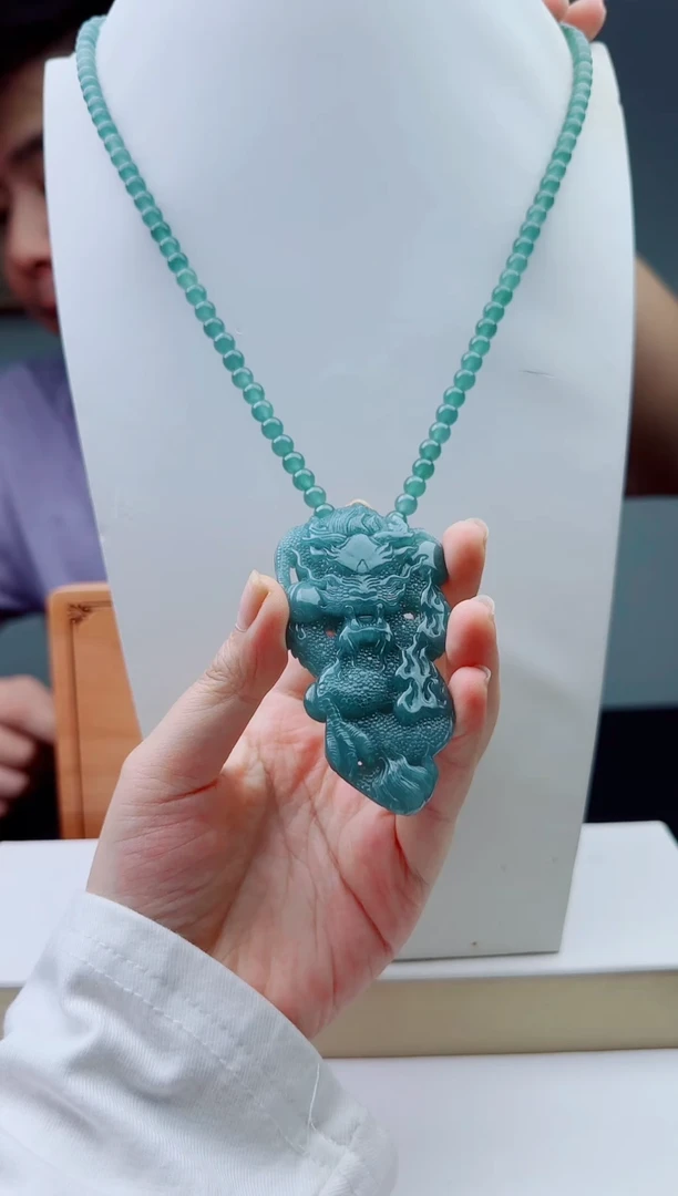 颈饰未镶嵌翡翠多样性发其一