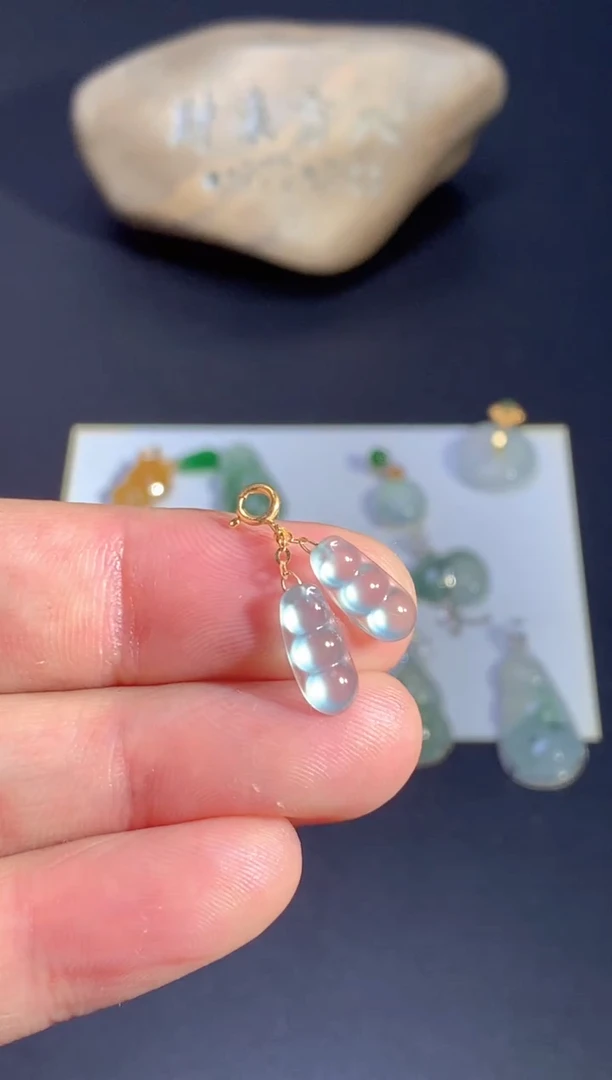 颈饰18K金镶嵌翡翠