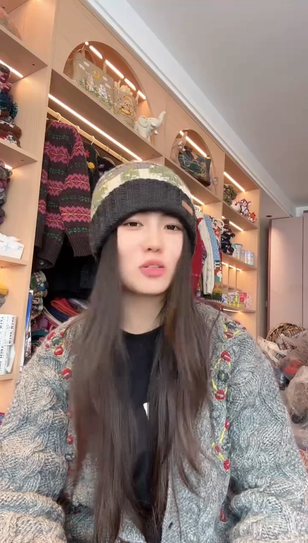 羊毛灰色翻遍帽
