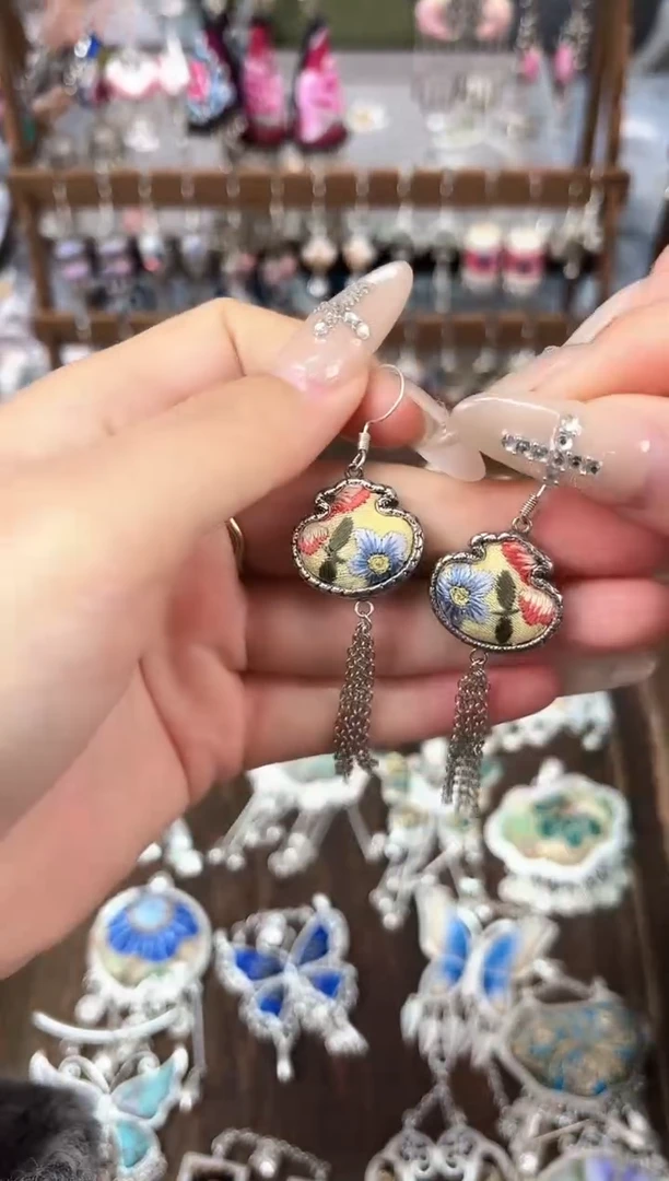 织绣民族风非遗老绣饰品518