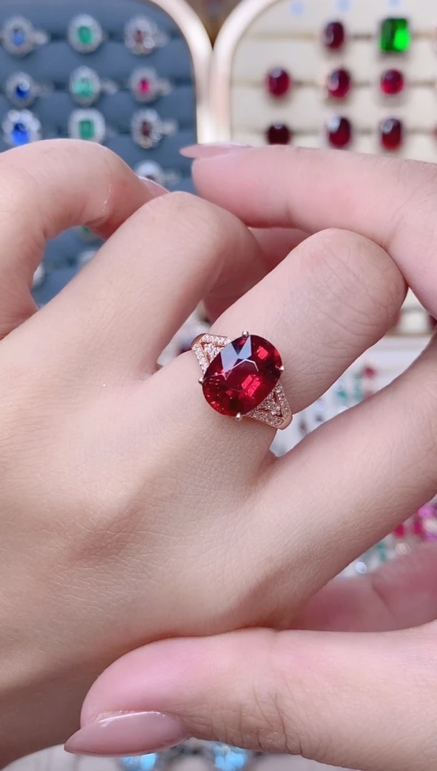 18K金镶嵌碧玺戒指碧玺4.5ct