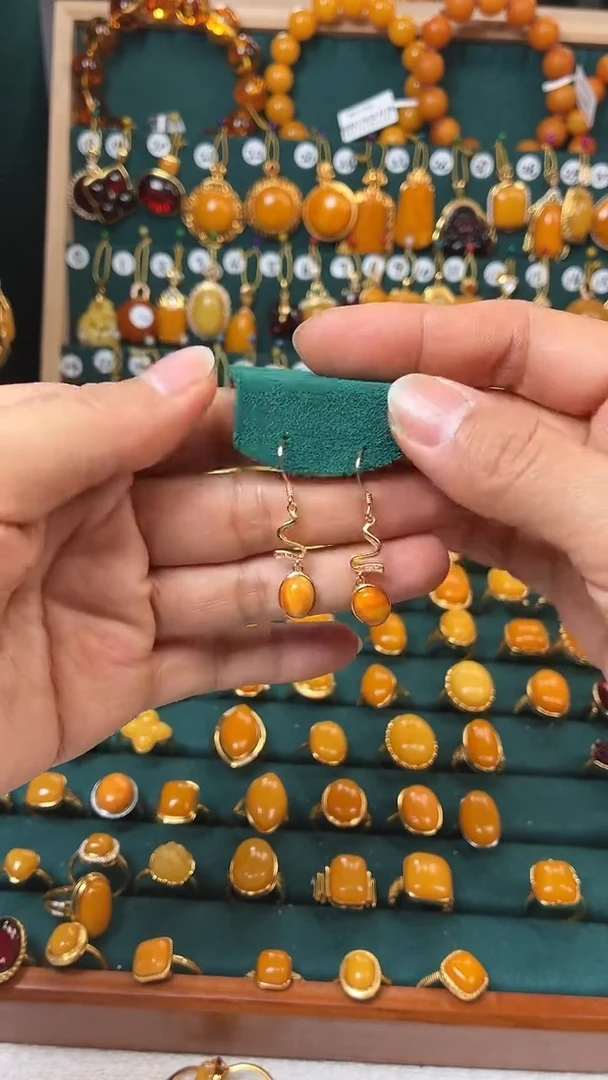 琥珀银S925镶嵌耳饰精品花蜡耳钩