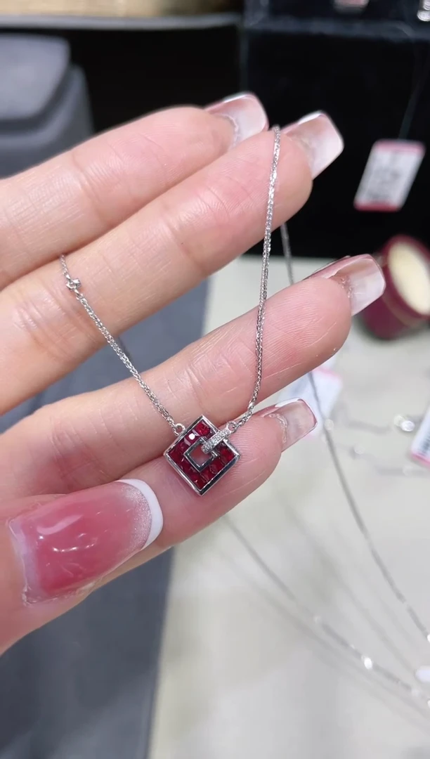 18K金镶嵌天然红宝石项链