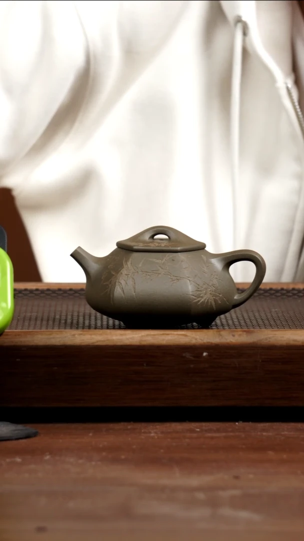 茶壶紫砂?松华青段六方石瓢210CC