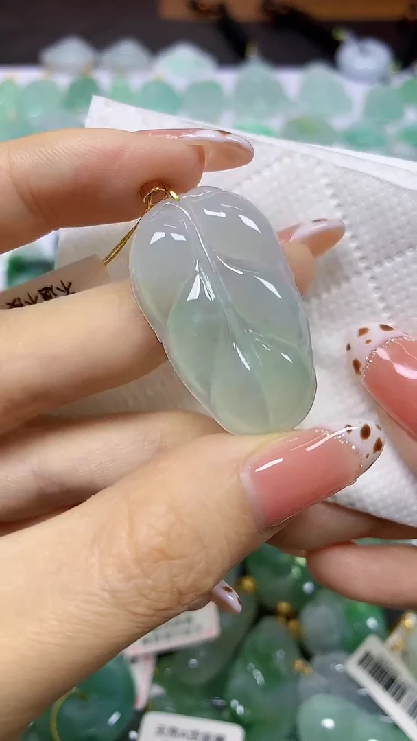 颈饰18K金镶嵌翡翠天然翡翠A货