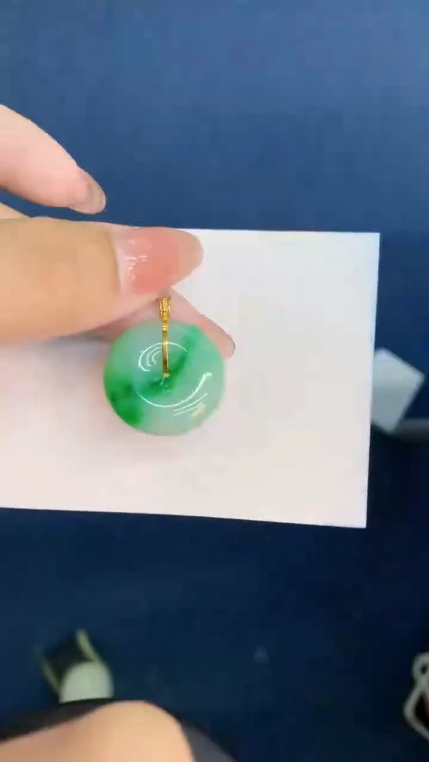 翡翠18K金镶嵌颈饰           1