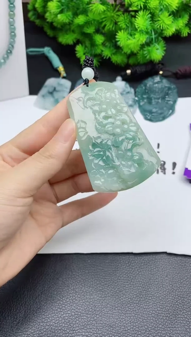 颈饰未镶嵌翡翠