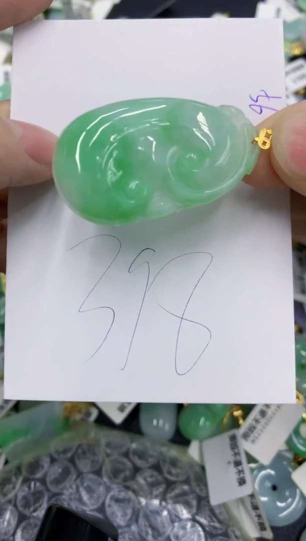 颈饰18K金镶嵌翡翠111111111111