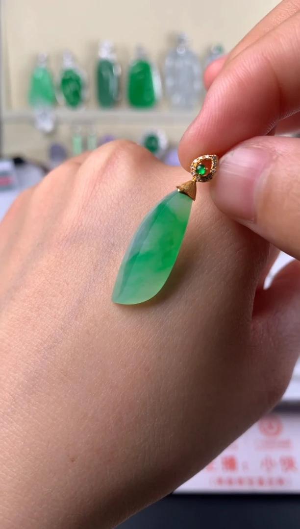 吊坠(不含链)18K金镶嵌翡翠吊坠