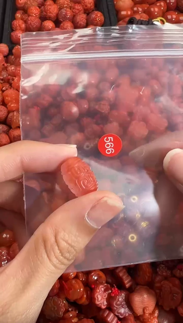 南红玛瑙未镶嵌颈饰1