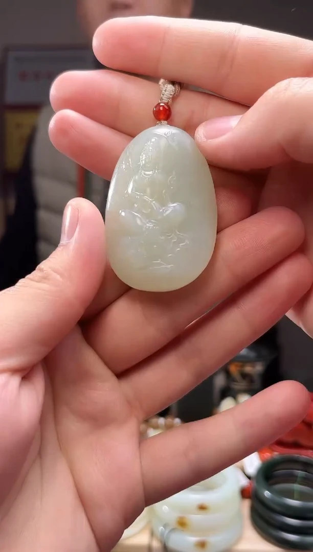 颈饰未镶嵌和田玉吊坠