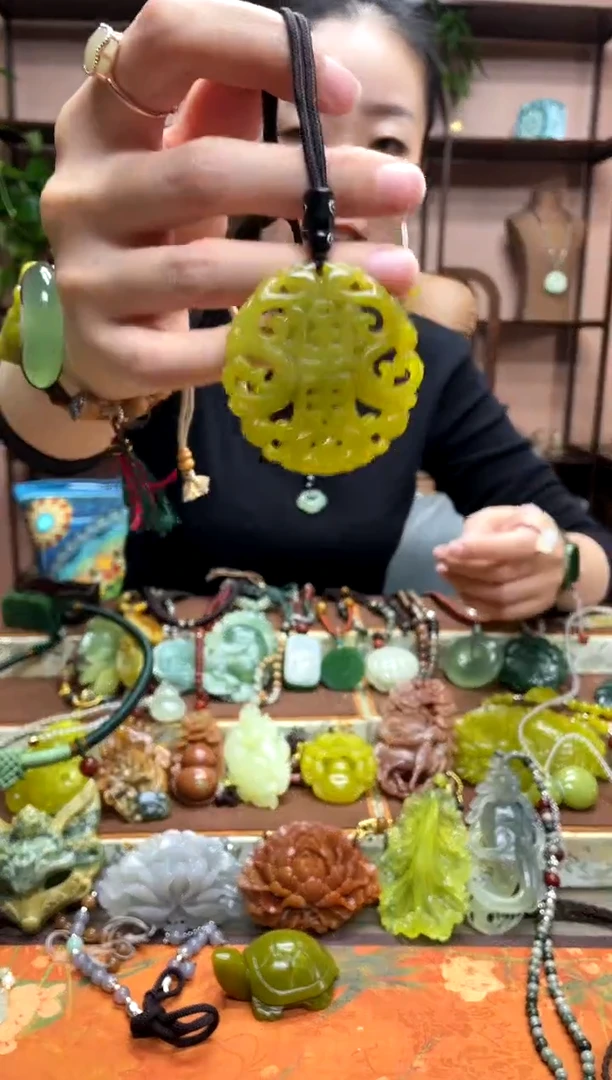 未镶嵌岫玉吊坠·