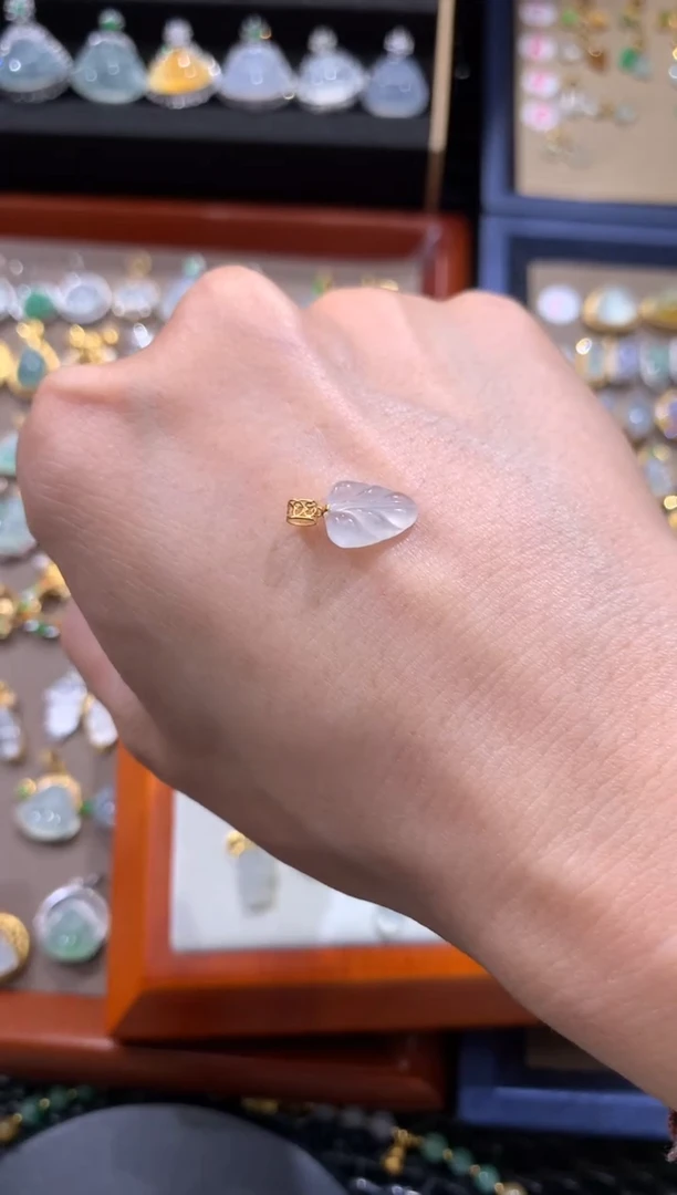 颈饰18K金镶嵌翡翠翡翠