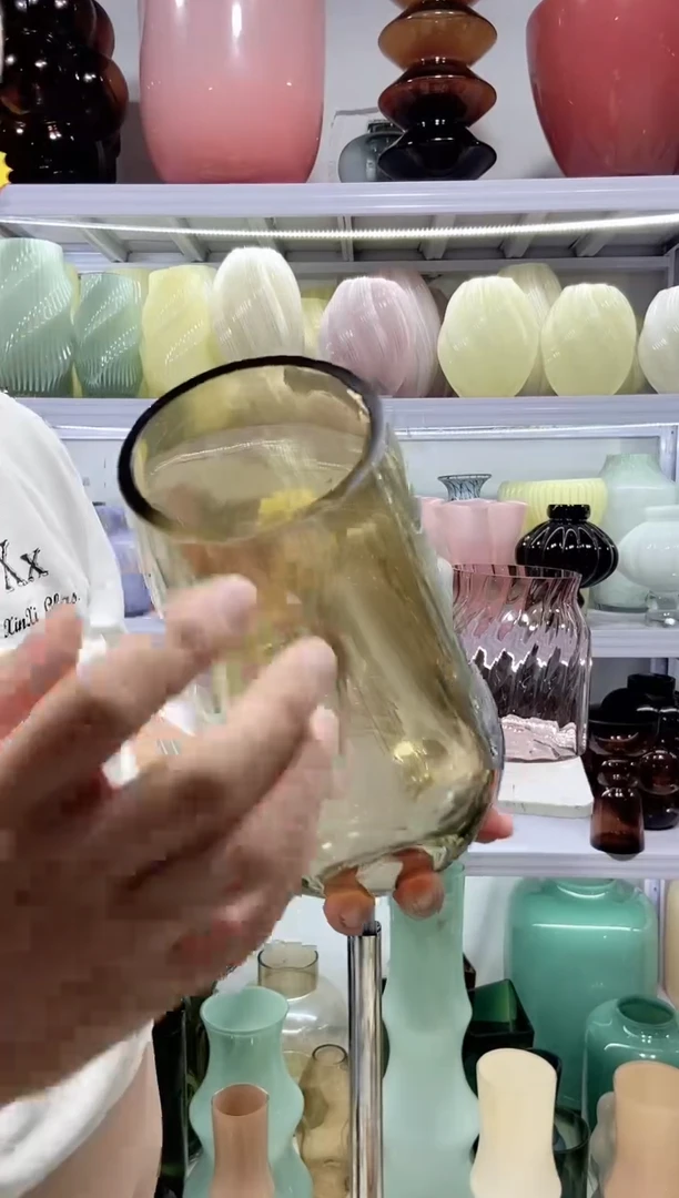 小号香槟色花瓶...........