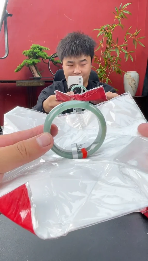 未镶嵌手镯（贵妃镯）翡翠16