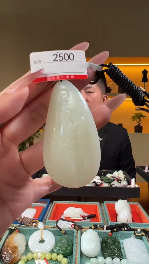 颈饰未镶嵌和田玉1