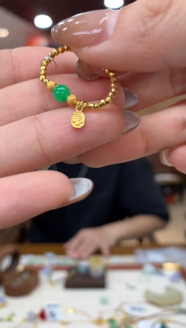 18K金镶嵌戒指翡翠戒指