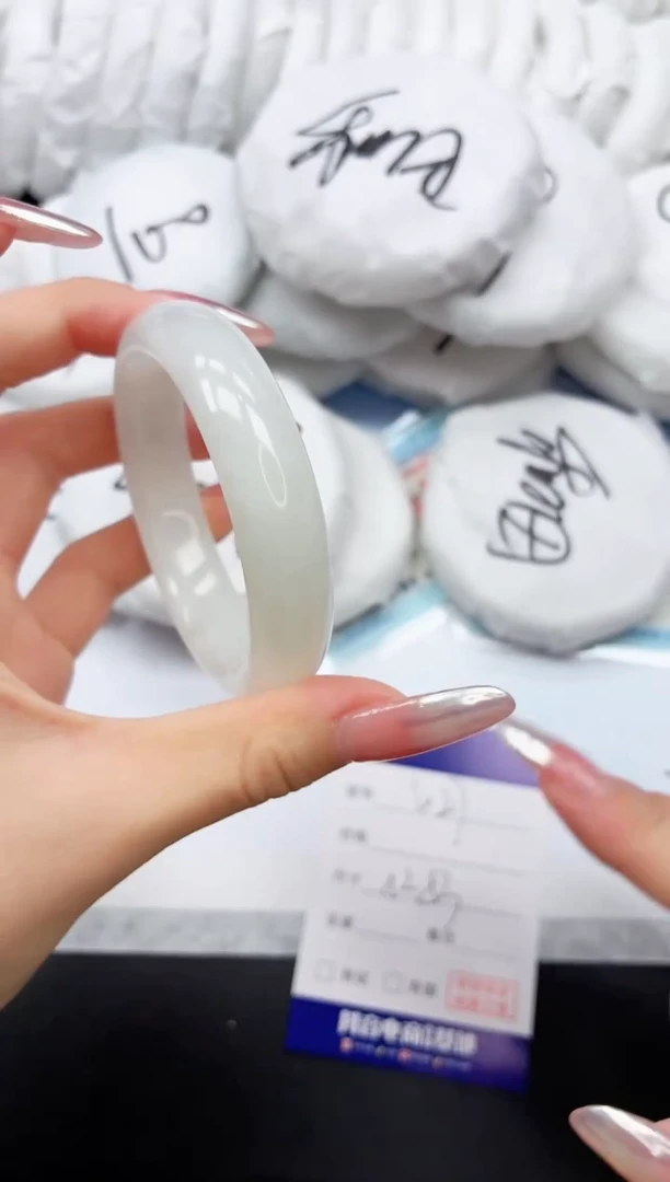 和田玉手镯未镶嵌8K26-52