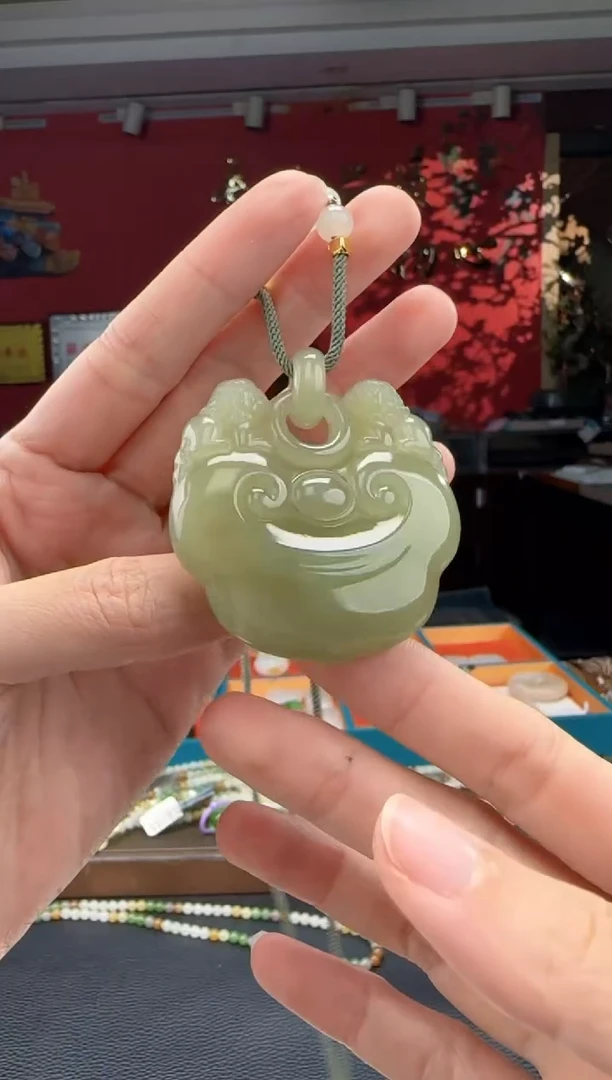 颈饰未镶嵌和田玉高冰晴如意锁